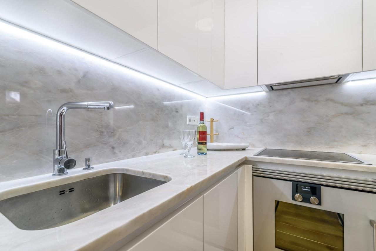 Modern Flat In Downtown Lisbon By Lovelystay Ngoại thất bức ảnh